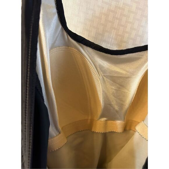 It Figures bathing suit rn#91106 Black Ribbed C Cup - Picture 5 of 8